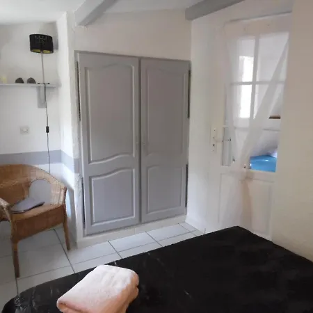 ホームステイ Chez L'habitant ポルティシオ